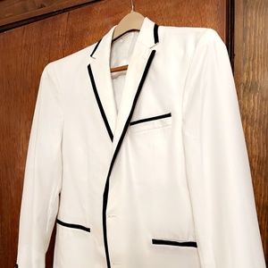 Smooth Kenneth Cole  white and black blazer. Fresh 40R dinner jacket.